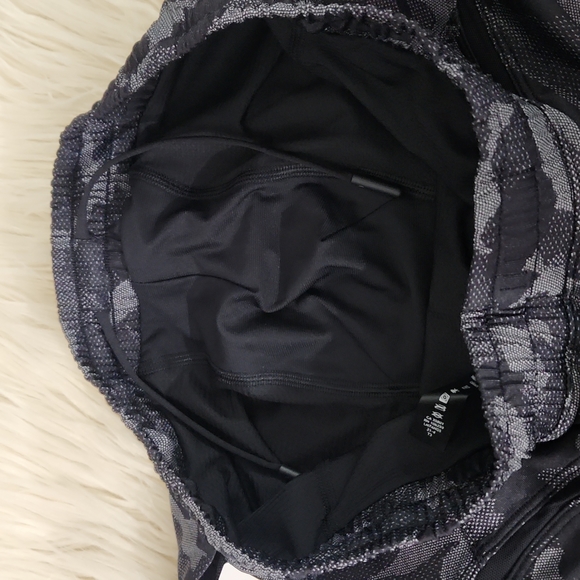 Lululemon Pace Breaker Camo Lined 9" Shorts - Picture 4 of 6
